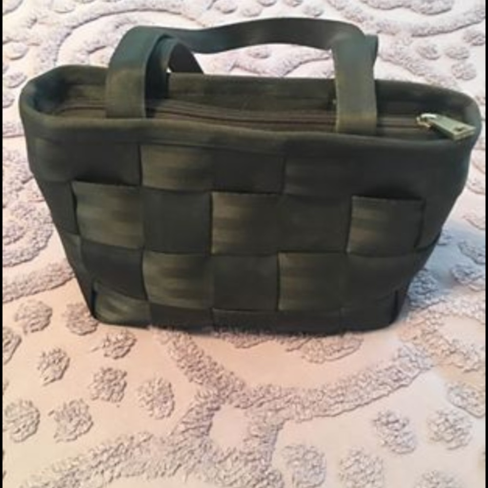 Harveys Seatbelt Black Satchel